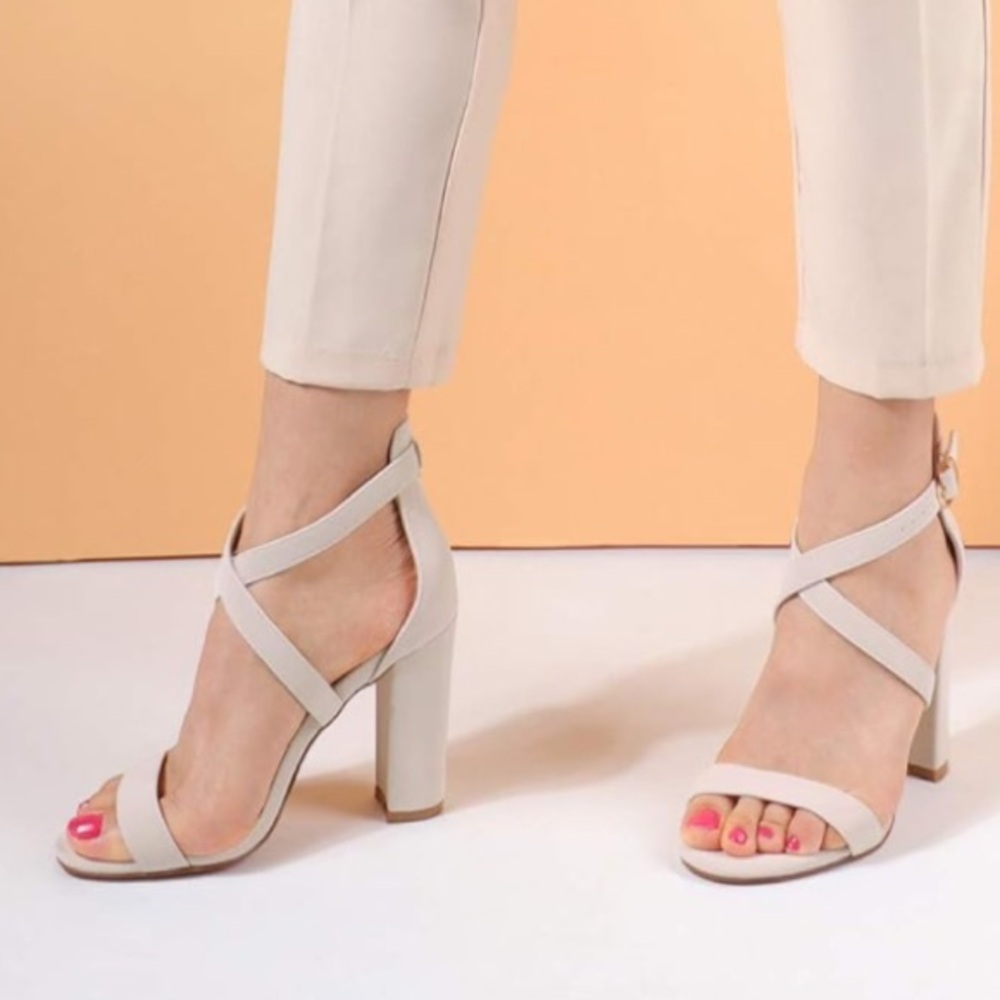Women’s Heels - Picture 5 of 15